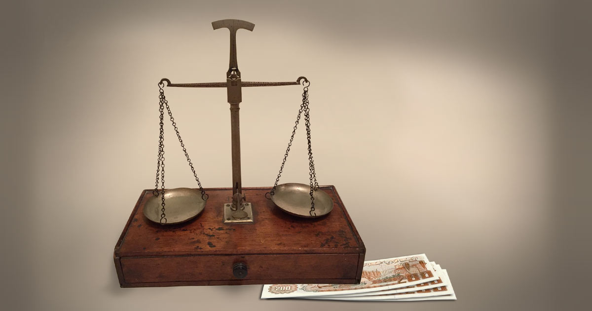 Scales of justice and Algerian dinars - Photo: Pixabay (dinars added)