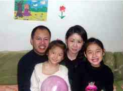 Zhou Heng with his family