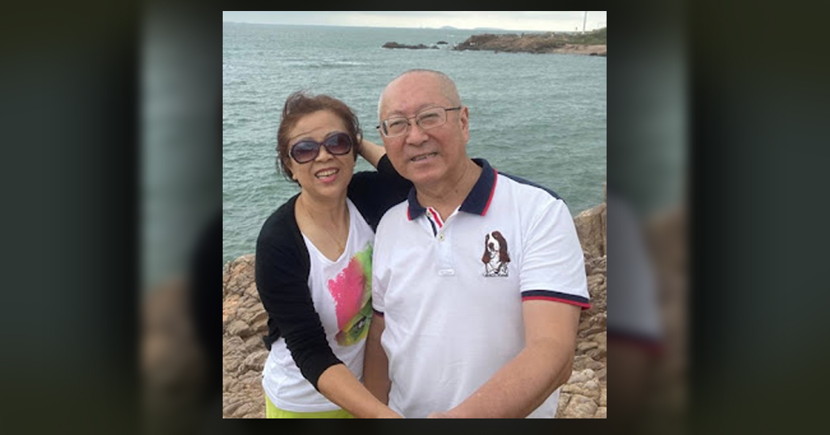 Hao Ming and his wife.