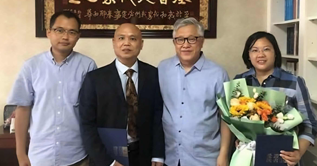Pastor Jin Mingri is standing with three other people; two men and a woman.