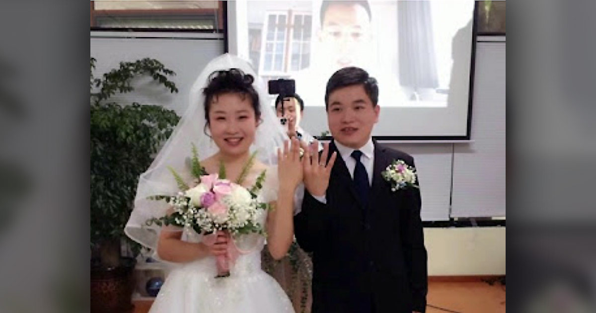 Zhang Qiang and Xiao Yue smiling and showing their wedding rings