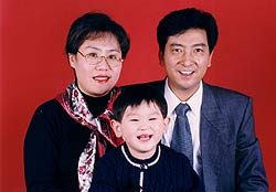 Xiao Bi-guang and family