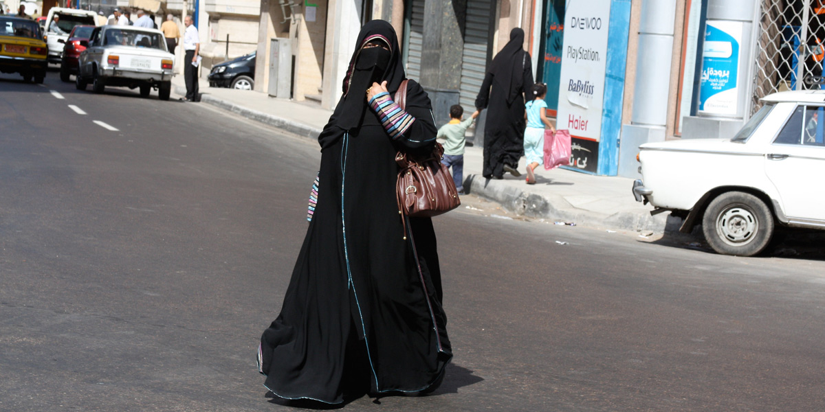Muslim woman in Egypt - Photo: Flickr / Jay Galvin