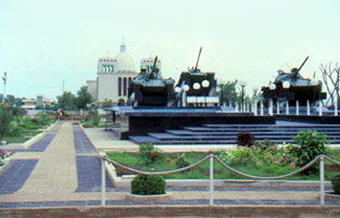 The War Memory Square in Massawa - Photo: Wikipedia / Dawit Rezene www.world66.com/africa/eritrea/massawa/lib/gallery