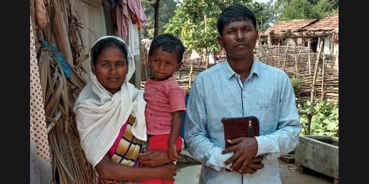 Pastor Munshi, wife and child - Photo: Morning Star News www.morningstarnews.org