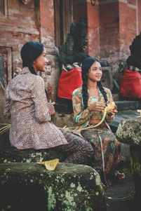Indonesian girls - Photo: Unsplash / Cok Wisnu