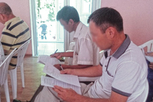 Kyrgyz believers studying the Bible - Photo: Barnabas Fund www.barnabasfund.org