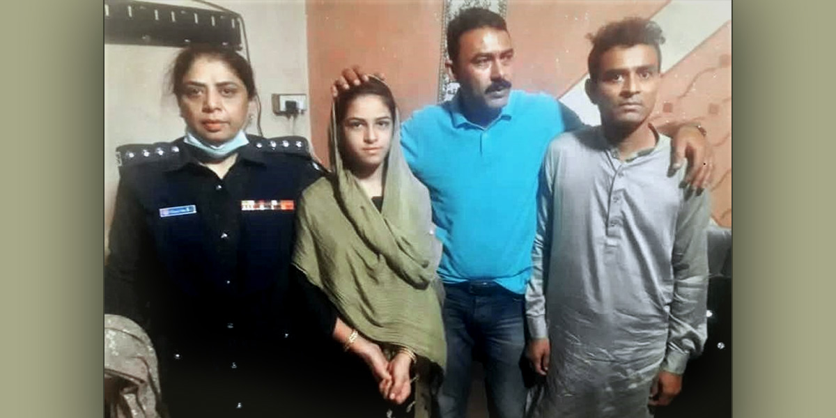 Arzoo, Ali and police officers - Photo: Sindh government