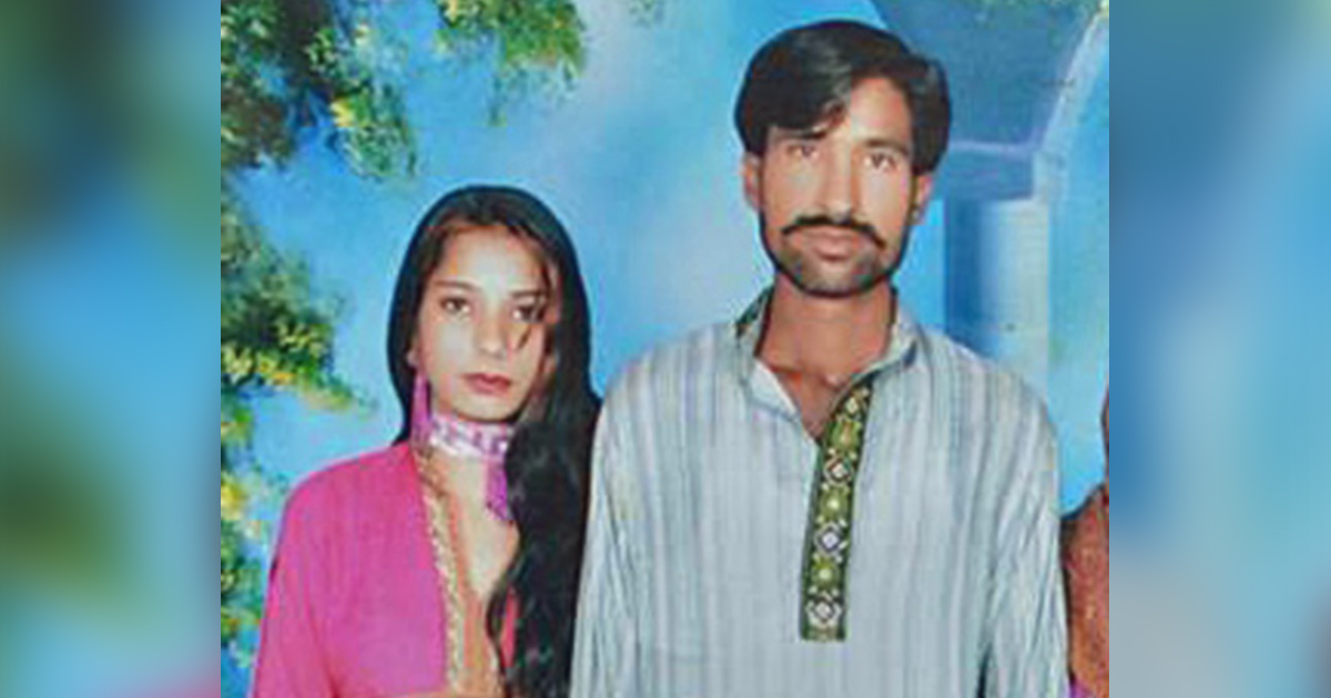 Shahzad and Shama are standing together.