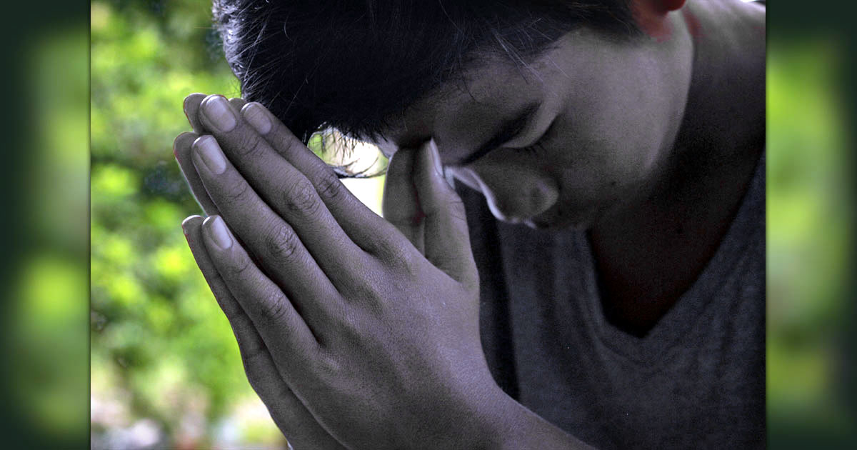 Man praying - Photo: Pixabay