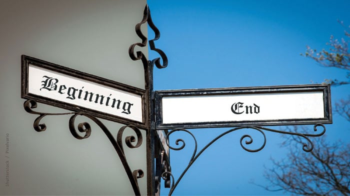 Signpost pointing two directions with the words, 'Beginning' and 'End'