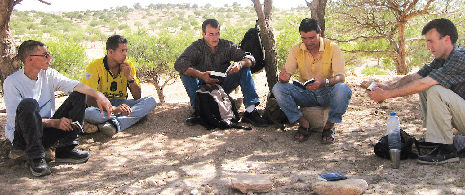 Algeria - Men gathered outdoors Algeria - Men gathered outdoors - Photo: VOMC